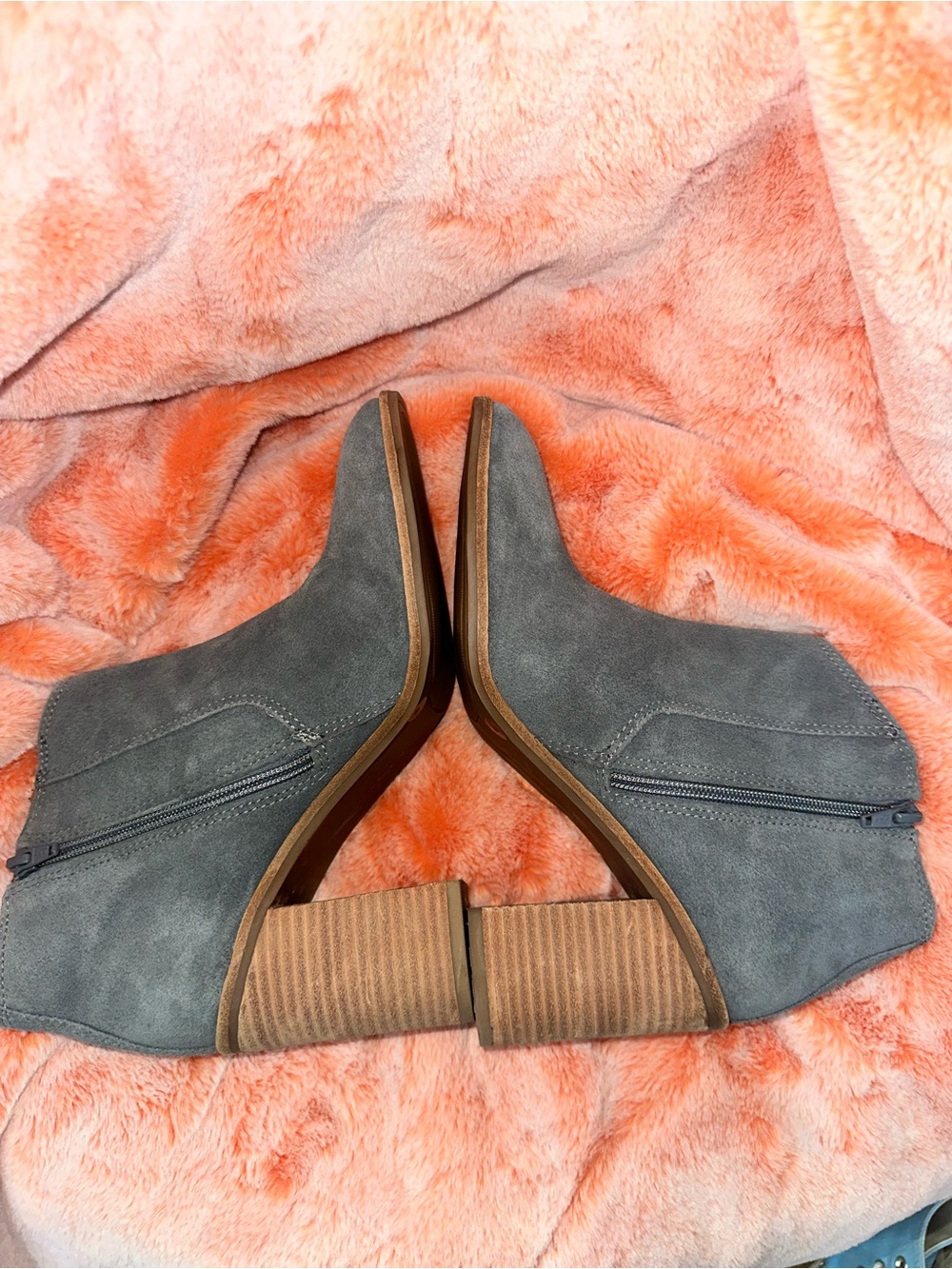 NWOB Lucky Brand Pellyon Heeled Bootie- In Open Grey $139 MSRP - Picture 6 of 16